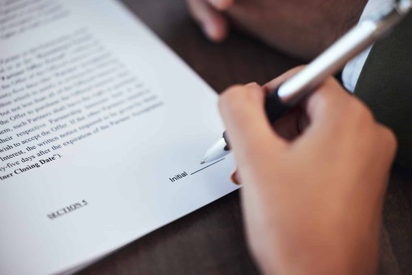 Quels sont les différents types de contrats de travail et leurs spécificités ?