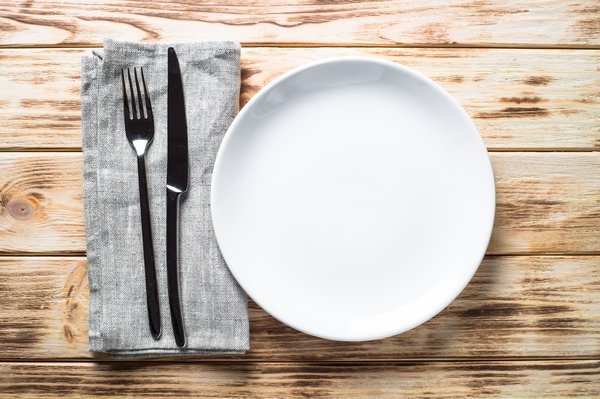 Serviettes-étui couverts : élégance et praticité à votre table