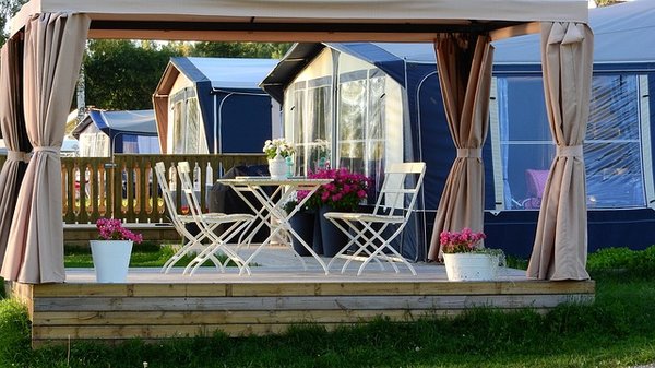 Bâches pour pergola et véranda : alliez esthétique et confort